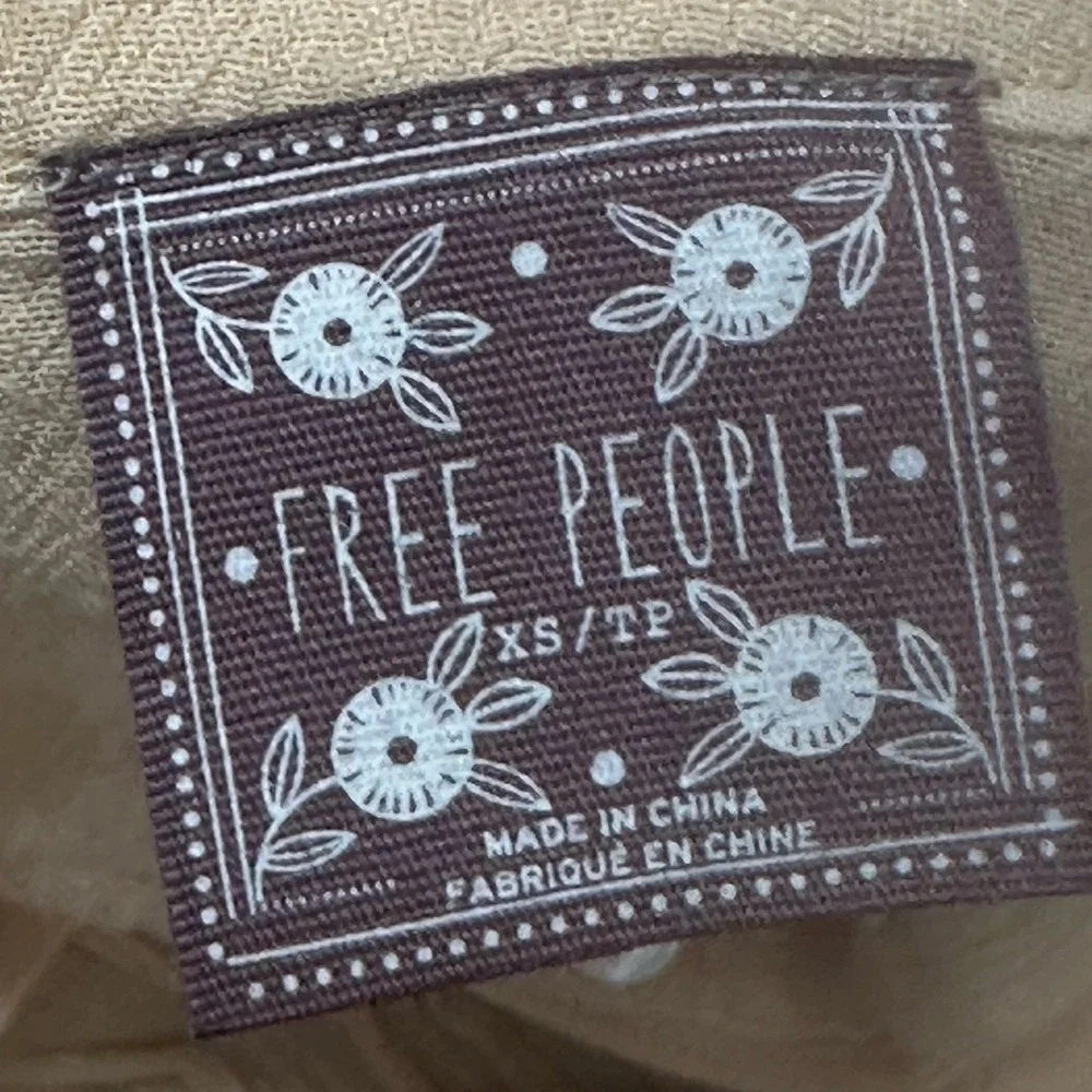 FREE PEOPLE Snap Out Of It Top  Women's Size X-SMALL XS Beige Boho‎ Hippie